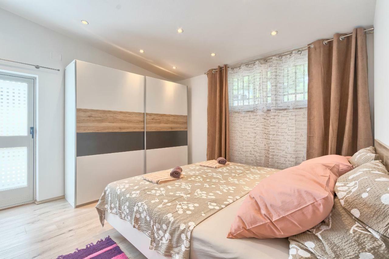 Wellness Apartman Kaiser Pula Eksteriør billede